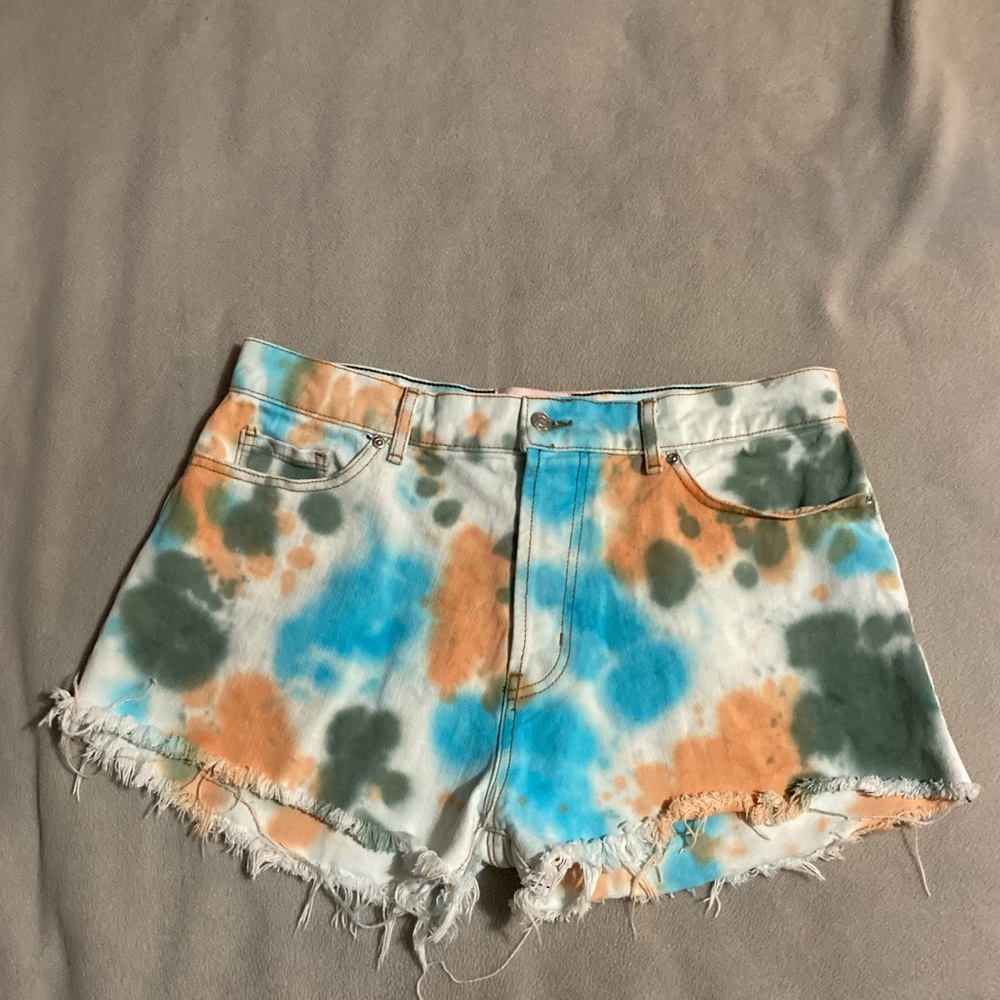 REVICE - 32”
HOLLYWOOD SHORTS (MAKING DREAMS)